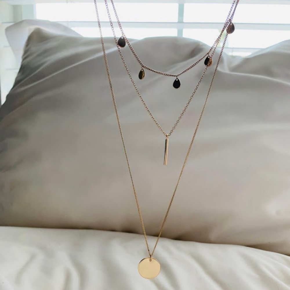 DAINTY LAYERED NECKLACE FRANCESCA'S COLLECTION